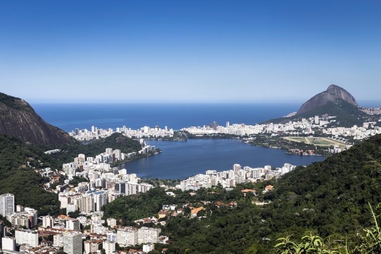 Setor Imobiliário Brasileiro Registra Alta em Lançamentos e Vendas